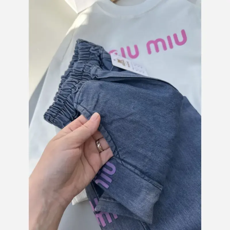 ست بلوز و شلوار لی دخترانه بچگانه طرح Miu Miu دورس لاکرا سایز 45 تا 70